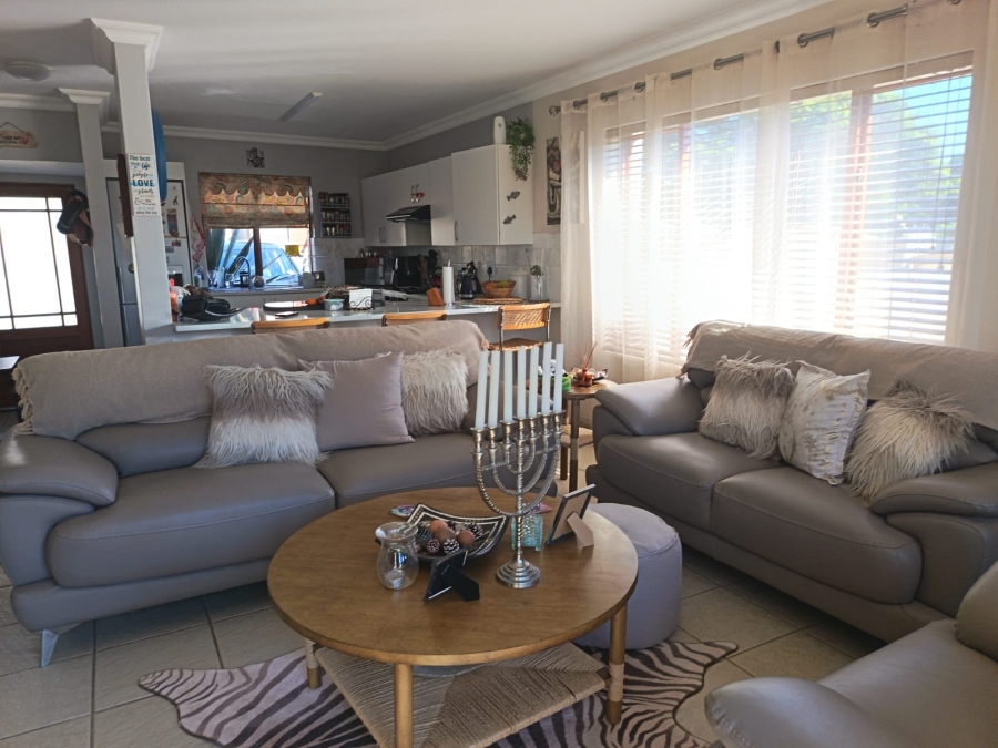 3 Bedroom Property for Sale in Paradise Beach Eastern Cape